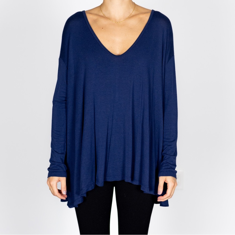 Large Nordstrom navy blue long sleeved v-neck t-shirt